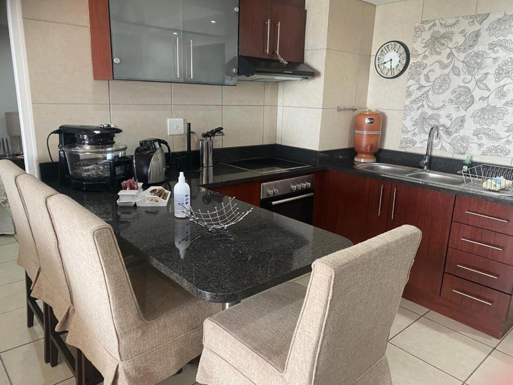 Seafront Apartment In 모젤베이 외부 사진