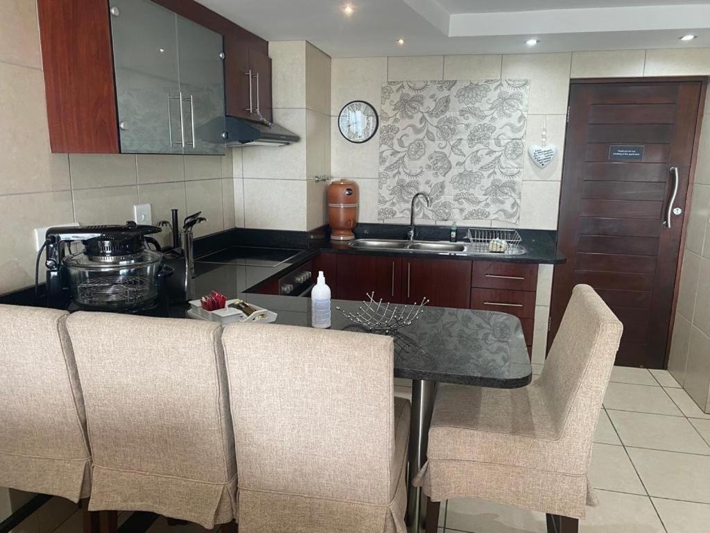 Seafront Apartment In 모젤베이 외부 사진